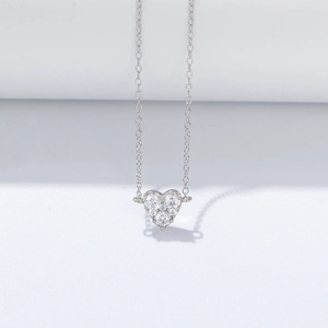Élégant collier avec pendentif cœur en argent sterling S925 et pierres de zircon