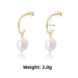 Détail de boucles d'oreilles perles en argent S925 doré avec diamètre de 10,2mm
