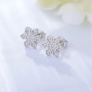 Sparkling S925 sterling silver snowflake stud earrings with inlaid zircon stones