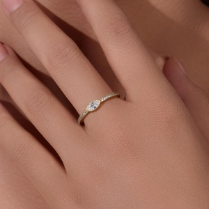 Minimalistischer S925 Sterlingsilber Ring mit Marquise-Zirkonia und Diamantbesatz