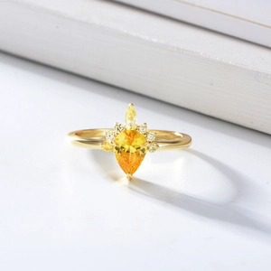 Luxurious yellow teardrop zircon crown ring in s925 silver with gold plated finish