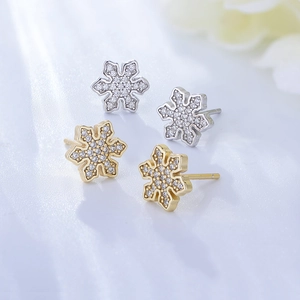 Exquisite S925 sterling silver snowflake stud earrings with sparkling cubic zirconia crystals
