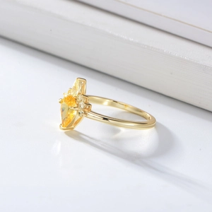 Luxurious yellow pear-cut zircon crown ring in S925 silver with a brilliant gold finish