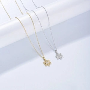 Sparkling S925 sterling silver snowflake necklaces with cubic zirconia in gold and silver