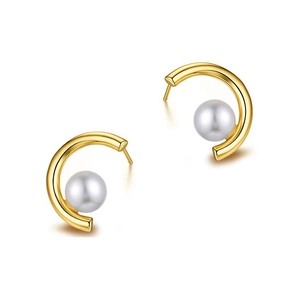 Minimalist 925 silver C-shaped gold-plated pearl hoop earrings from a 45-degree angle
