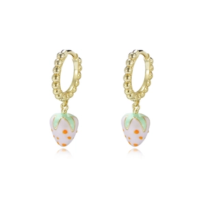Boucles d'oreilles fraise en argent sterling S925 émaillé avec crochets perlés dorés pour femme