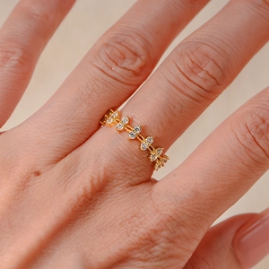 Elegant S925 silver gold-plated leaf ring with round zircons on a hand