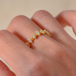 Macro shot of s925 gold plated silver ring with round cubic zirconia on finger