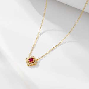 Collana con Ciondolo in Argento Sterling 925 Pietra Rossa Quadrata Vintage Geometrica con Zirconia Intarsiata Placcata Oro Gioielli da Donna