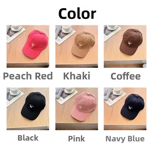 Vue détaillée de casquettes de baseball en velours en six couleurs avec broderie chat