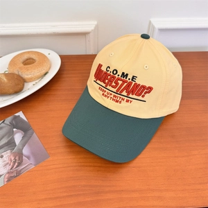 Retro two-tone baseball cap in beige and green with high-quality 3D letter embroidery