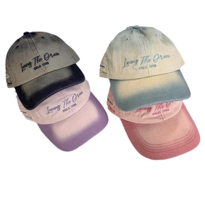 Vintage gradient baseball caps with letter embroidery and wide brims for a small face look