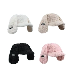 Casquettes de baseball en laine d'agneau avec oreilles en blanc, beige et noir
