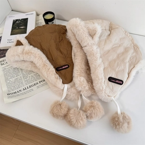 Chapeaux trappeur d'hiver avec cache-oreilles en marron et beige et fausse fourrure