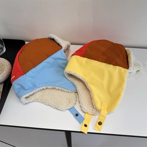 Winter thermal earflap aviator hat with contrast colors and warm fleece lining
