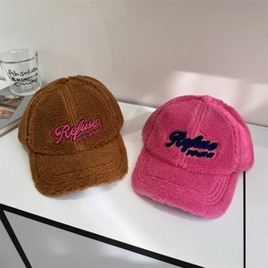 Casquette de baseball en polaire sherpa chaude avec broderie de lettres marron et rose