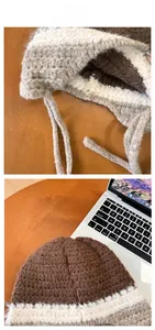 Détail du bonnet au crochet fait main avec rayures marron, grises et blanches