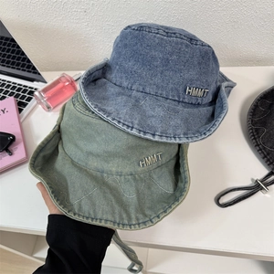 Cappello da pescatore in denim vintage con ricamo HMMT e cuciture blu e verdi