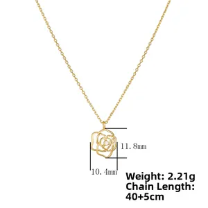 Vue détaillée du pendentif rose ajouré avec zircon et dimensions de la chaîne