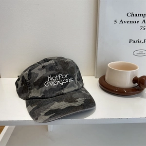 Casquette de baseball camouflage avec broderie blanche 'Not For Everyone' en coton