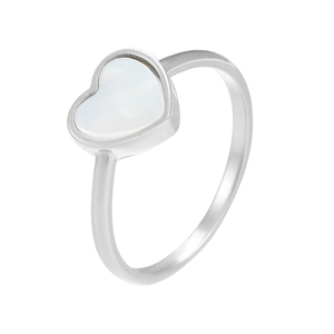 Détail d'une bague en argent sterling 925 avec incrustation de nacre irisante