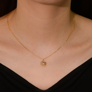 Collier rétro français rose évidée en or avec zircon étincelant sur une chaîne fine