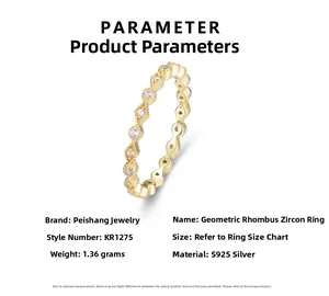 Détail d'une bague géométrique en argent s925 avec zircone pesant 1,36 gramme
