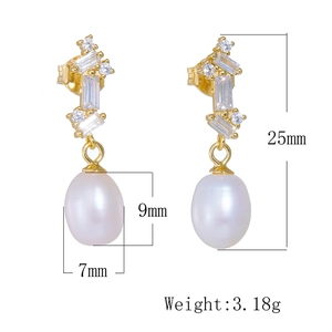 Macro shot of S925 silver pearl earrings with 25mm length and 3.18g weight details