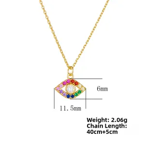 Dettaglio del ciondolo occhio del diavolo con pietre arcobaleno e dimensioni 11,5x6mm