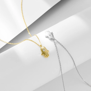 Collier minimaliste en argent 925 avec pendentif main de Hamsa et pierre de zircon