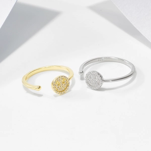 Minimalistischer Ring aus 925er Sterlingsilber mit Zirkonia-Smiley in Gold und Silber