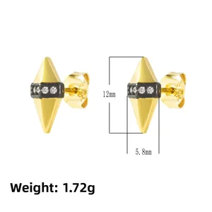 Vue macro de boucles d'oreilles losanges avec incrustation noire et détails de poids 1,72 g