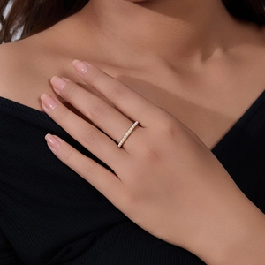Close-up of a s925 silver gold-plated ring with eight small white pearls on a model hand