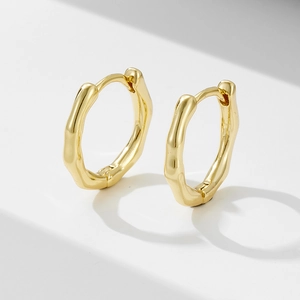 Boucles d'Oreilles Créoles Ondulées Irrégulières en Argent Sterling 925 pour Femmes Bijoux de Mode à Boucle Géométrique Torsadée Minimaliste de Luxe Léger