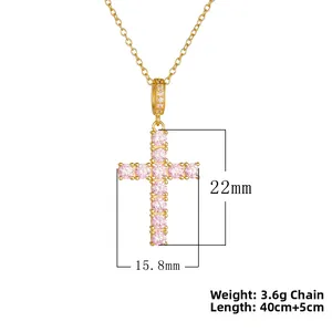 Vue détaillée du pendentif croix en or avec zircons roses et dimensions