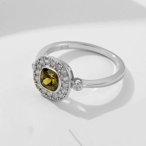 Bague vintage en argent 925 avec zircon vert olive ovale et détails en cristal fin