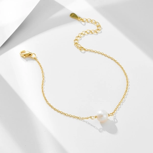 Elegant S925 sterling silver gold plated bracelet with a natural pearl and lobster clasp