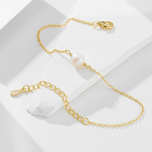 Minimalist S925 sterling silver pearl bracelet with adjustable chain in gold finish