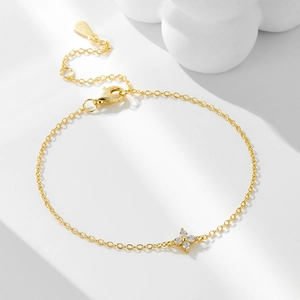 Eleganteres 18K Gold S925 Silberarmband mit funkelndem Zirkon-Vierblatt-Kleeblatt-Anhänger
