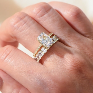 Ensemble de bagues en argent avec zircon taille radiant et finition dorée pavée