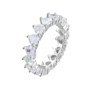 Sparkling S925 sterling silver heart-cut zircon eternity ring in high-quality finish