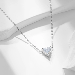 Classic S925 sterling silver heart-shaped zircon necklace with minimalist three-prong setting