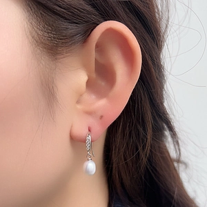 Elegant S925 sterling silver drop earrings with white freshwater pearls and crystals