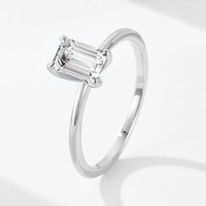 Bague en Argent Sterling 925 Moissanite pour Femme Taille Émeraude Élégant Sertissage à Quatre Griffes Bijoux de Mariage