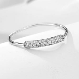 Bague élégante en argent s925 avec micro-pavé de zircons dans un style minimaliste
