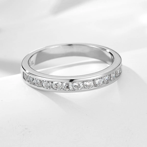 Elegant 925 sterling silver 2mm zircon row ring with sparkling clear stones