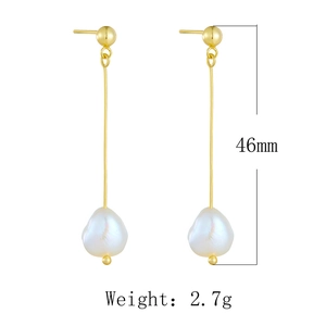 Detail of 46mm long 925 silver gold-plated tassel earrings with baroque pearls