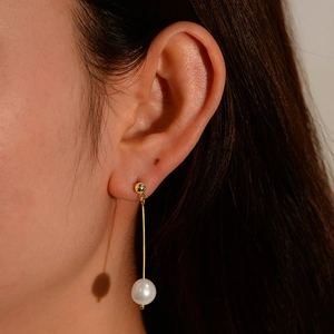 925 silver gold-plated long tassel earrings with natural white pearls worn on ear