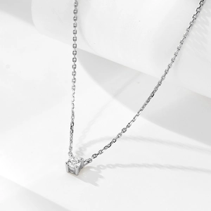Close-up of S925 silver four-claw solitaire necklace with round brilliant-cut gemstone