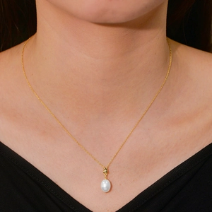 Elegant 925 sterling silver gold necklace featuring a natural baroque pearl pendant for women
